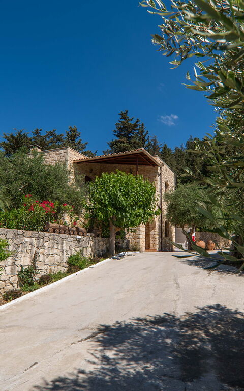 Villa Nipos: Buitenkanten, Buitenshuis, Hoofdingang