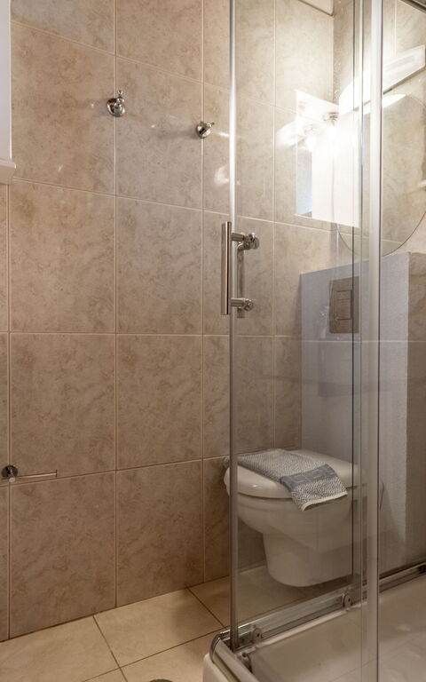 Villa Nipos: Badkamer