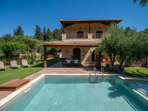 Villa Nipos