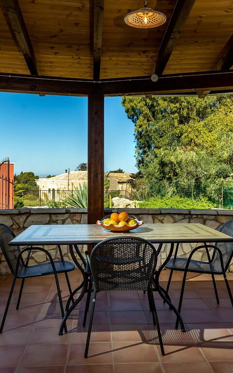 Villa Del Golfo: Buitenshuis