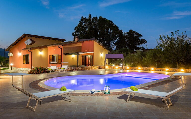 Villa Del Golfo: zwembad