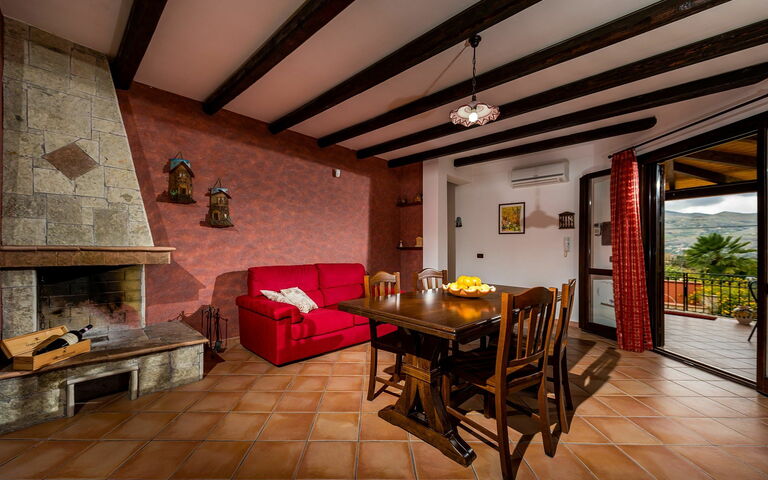 Villa Del Golfo: Keuken, Lunchroom, Woonkamer
