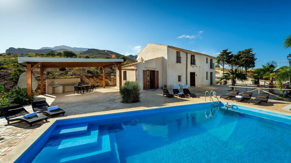 Villa le Muse: Buitenshuis, zwembad