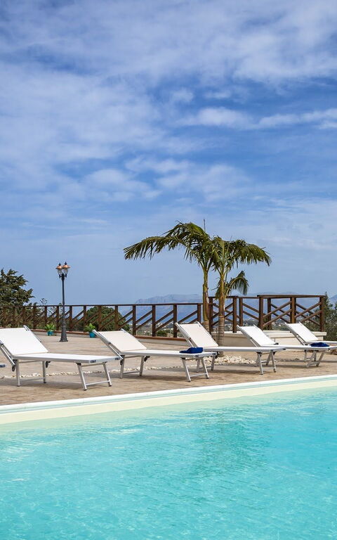 Villa Mare e Monti: zwembad