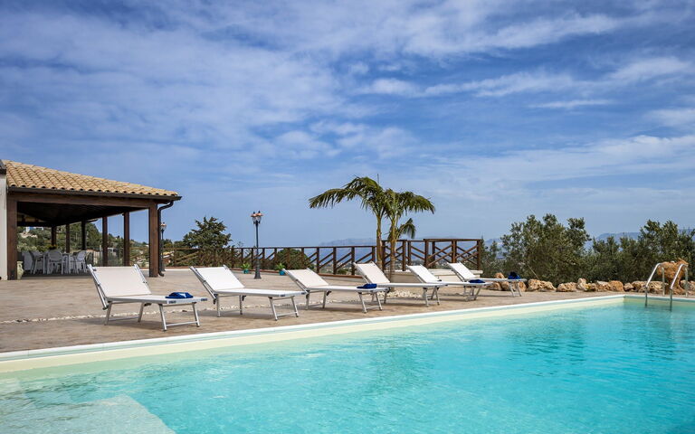 Villa Mare e Monti: zwembad