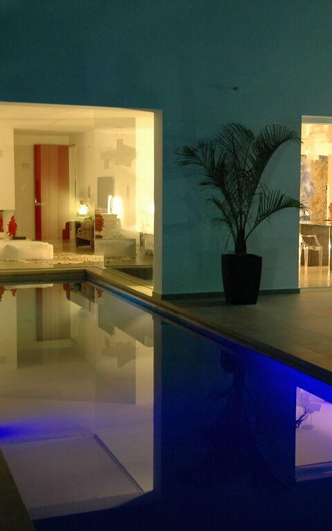 Villa Denari: Buitenshuis, zwembad