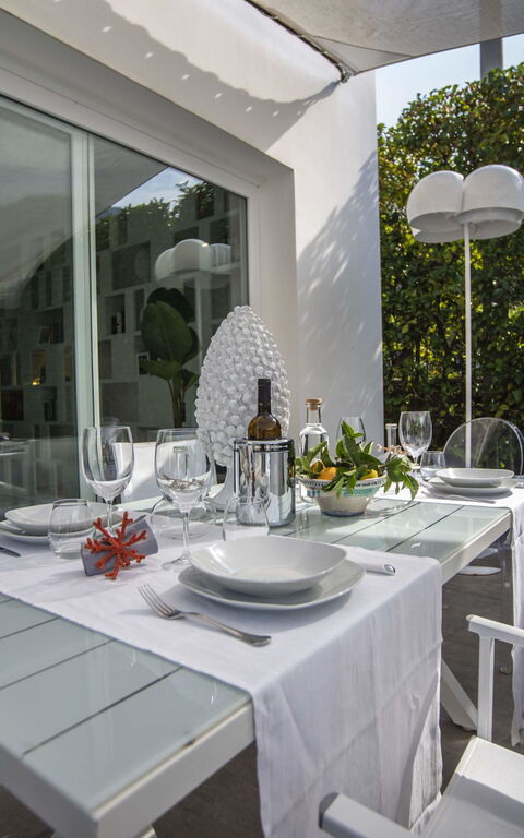 Villa Denari: Buitenshuis