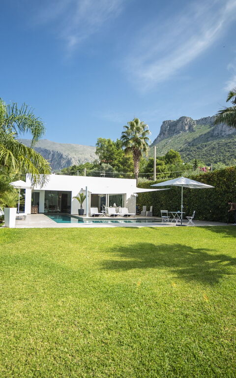 Villa Denari: Buitenshuis, Tuin