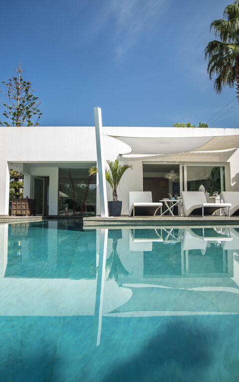 Villa Denari: Buitenshuis, zwembad