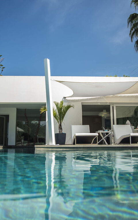 Villa Denari: Buitenshuis, zwembad