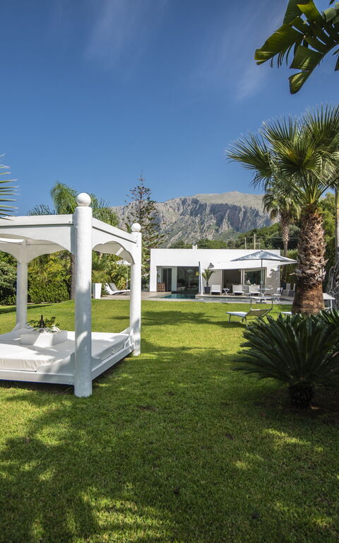 Villa Denari: Buitenshuis, Tuin