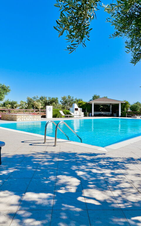 Tenutersa: Buitenkanten, Buitenshuis, zwembad