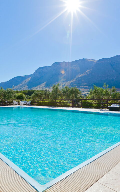 Tenutersa: Buitenkanten, Buitenshuis, zwembad