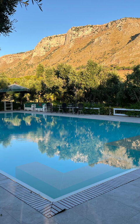 Tenutersa: Buitenkanten, Buitenshuis, zwembad