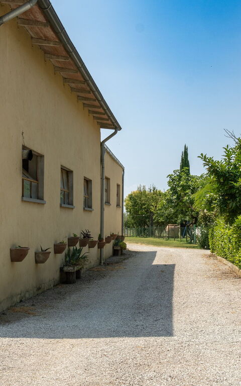 Casale Miro: Buitenkanten, Buitenshuis