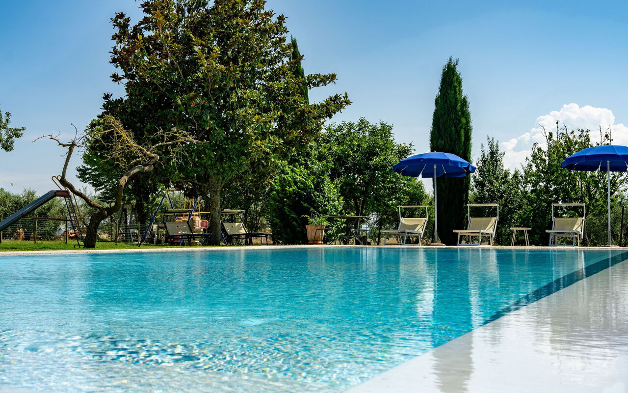 Casale Miro: Buitenkanten, Buitenshuis, zwembad