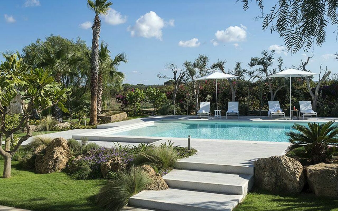 Villa Salinella: Tuin, zwembad