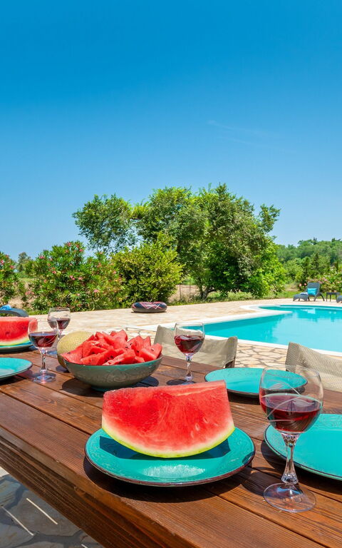 Beach Villa Joanna: Buitenshuis, zwembad