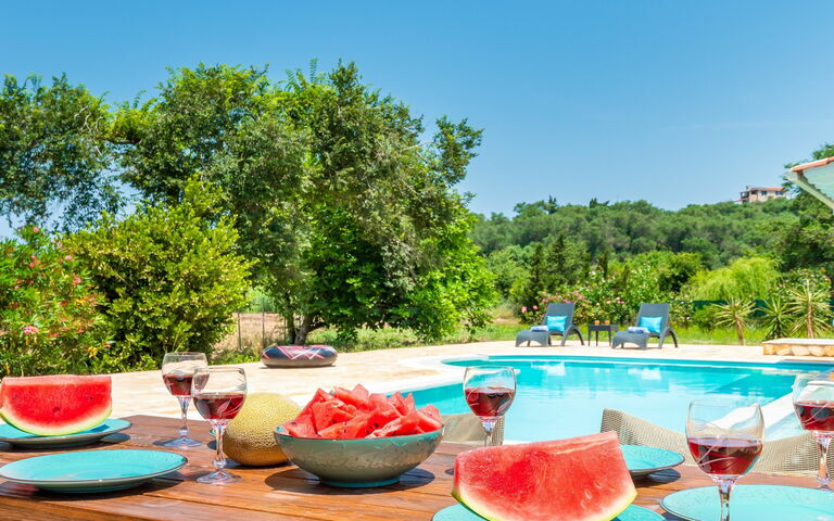 Beach Villa Joanna: Buitenshuis, Tuin