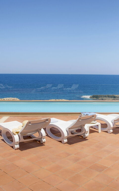 Villa Ala: Buitenshuis, zwembad