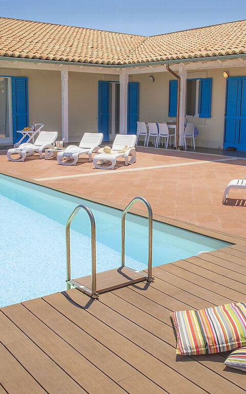 Villa Ala: Buitenshuis, zwembad