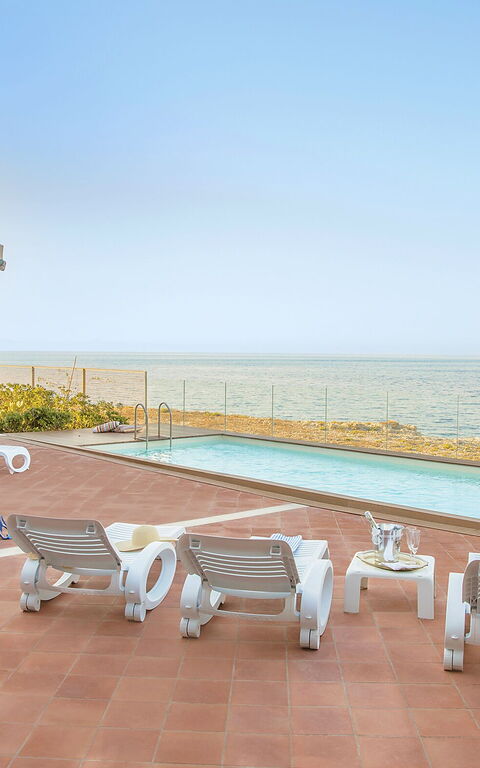 Villa Ala: Buitenshuis, Keer bekeken, zwembad