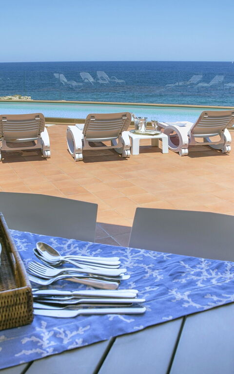 Villa Ala: Buitenshuis, Keer bekeken