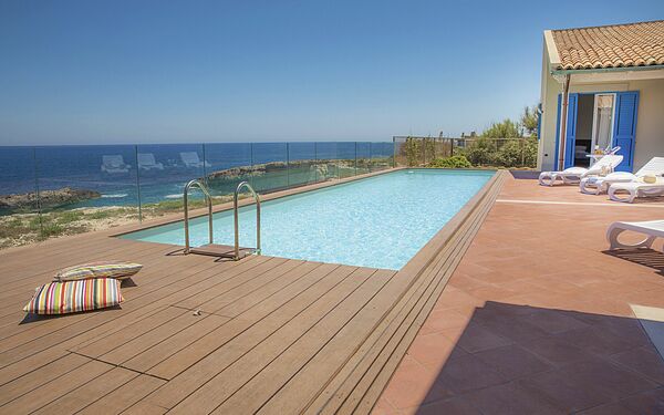 Villa Ala: Buitenshuis, zwembad