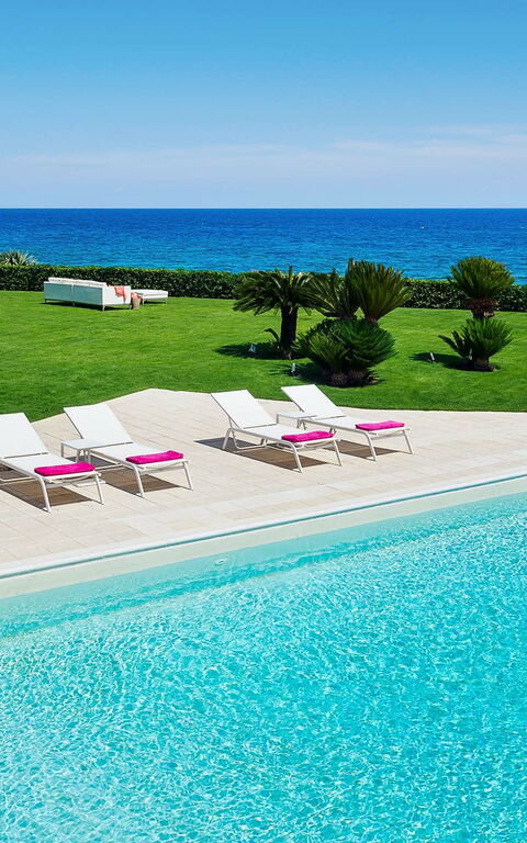 Blu Moon: Keer bekeken, Tuin, zwembad