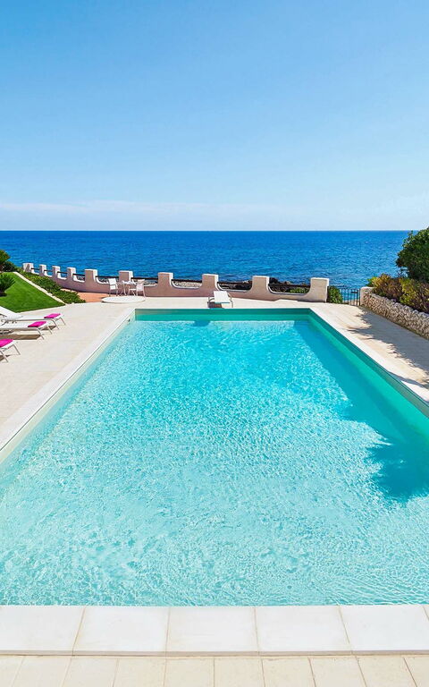 Blu Moon: Keer bekeken, Tuin, zwembad