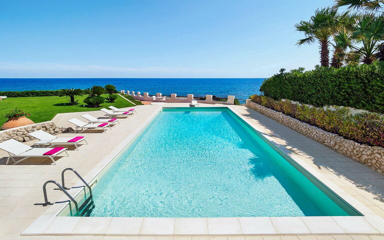 Blu Moon: Keer bekeken, Tuin, zwembad