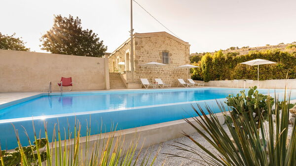 Villa Luna: Buitenkanten, Buitenshuis, zwembad