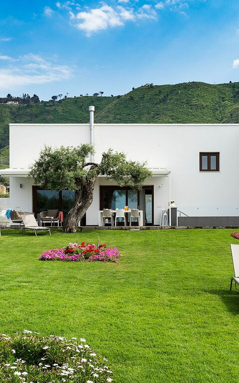 Villa Nettuno: Buitenshuis, Tuin