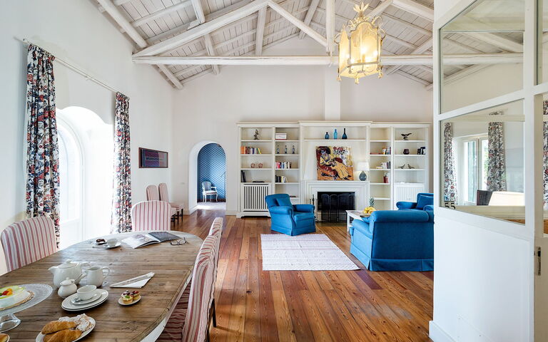 Villa La Capinera: Lunchroom, Woonkamer