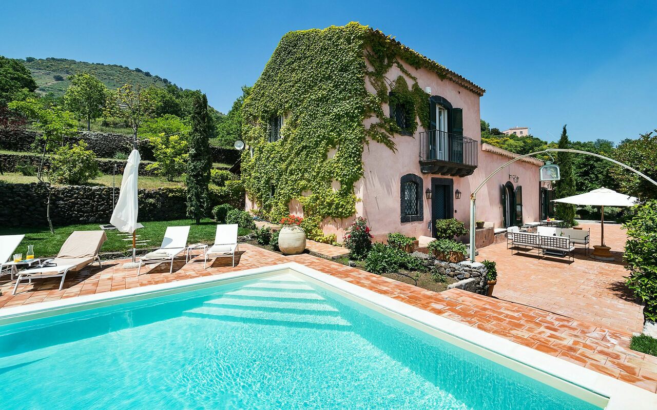 Villa La Capinera: Buitenshuis