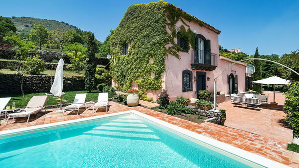 Villa la Capinera: Buitenshuis