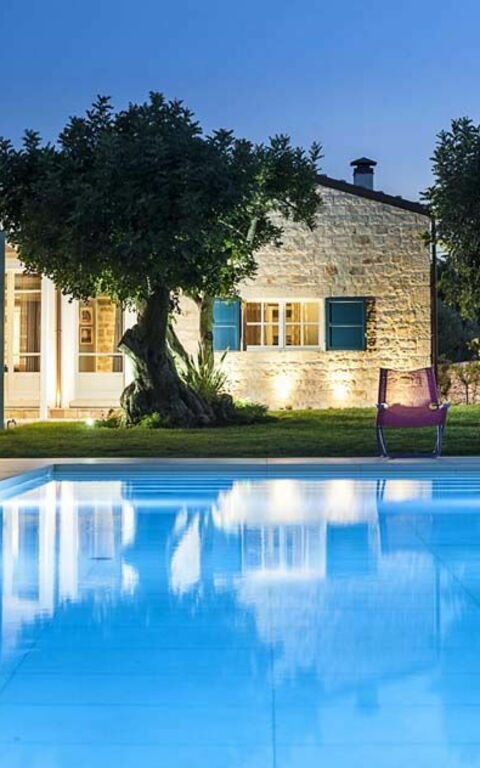 Villa Casi o Cantu: Buitenshuis, zwembad