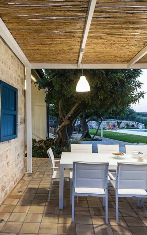 Villa Casi o Cantu: Buitenshuis