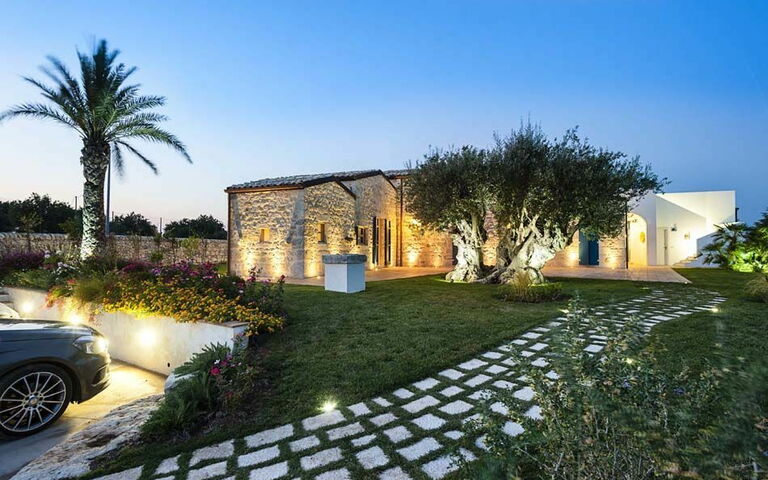 Villa Casi o Cantu: Buitenshuis