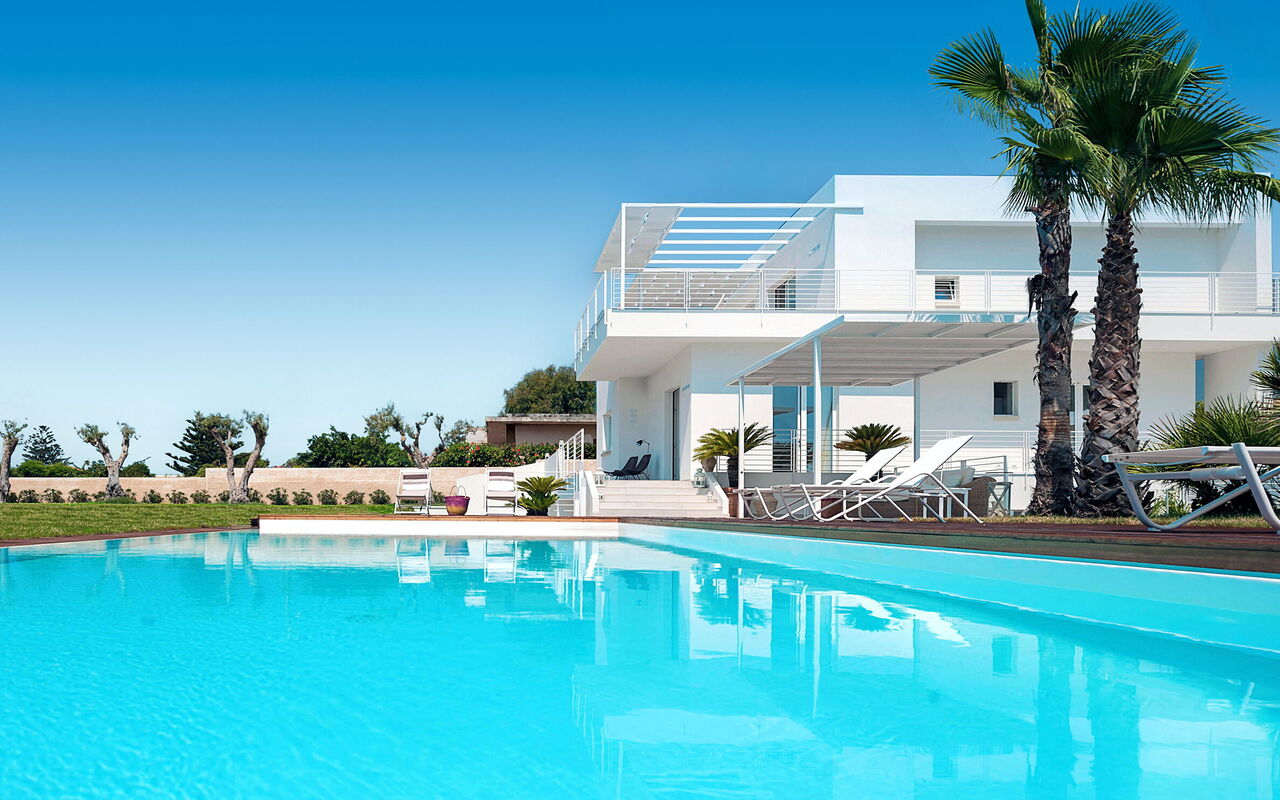 Villa Blumarine: Buitenkanten, Buitenshuis, zwembad