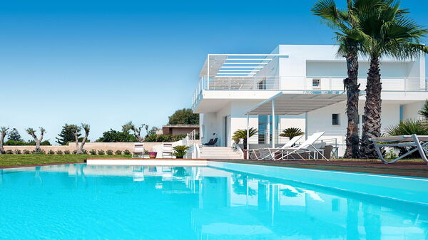 Villa Blumarine: Buitenkanten, Buitenshuis, zwembad