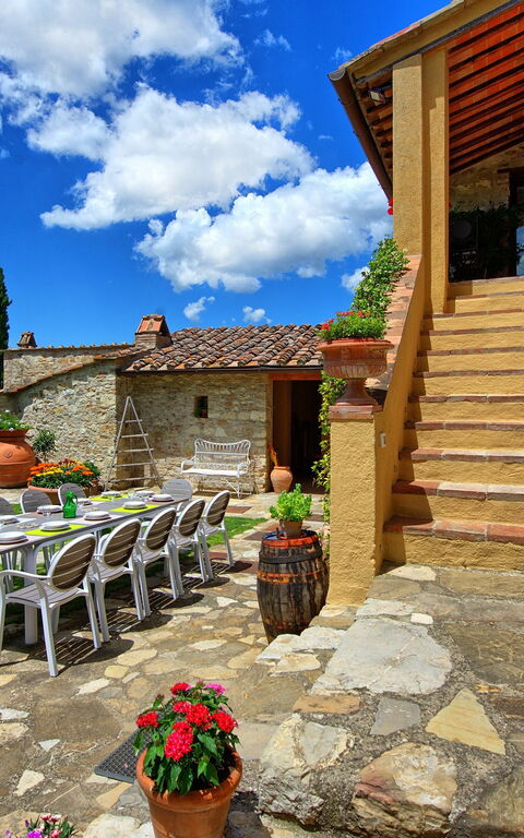 Villa Sonia: Buitenshuis