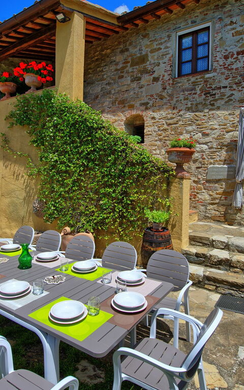 Villa Sonia: Buitenshuis