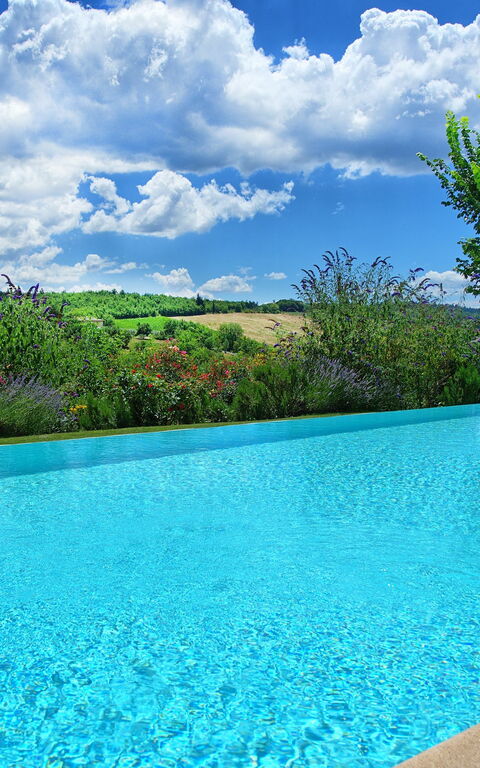 Villa Sonia: Buitenshuis, zwembad