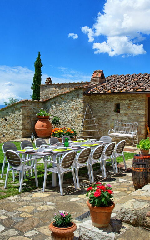 Villa Sonia: Buitenshuis