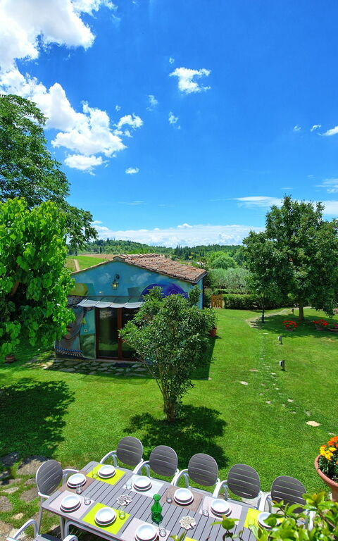 Villa Sonia: Buitenshuis