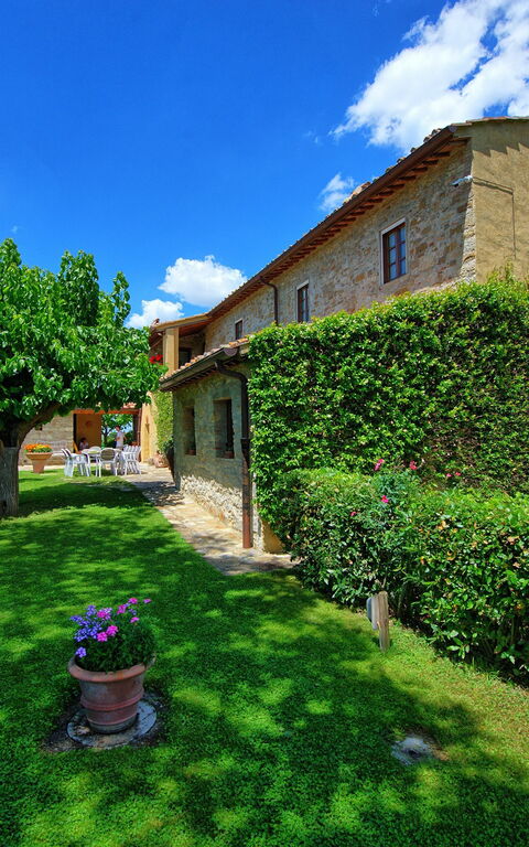 Villa Sonia: Buitenshuis