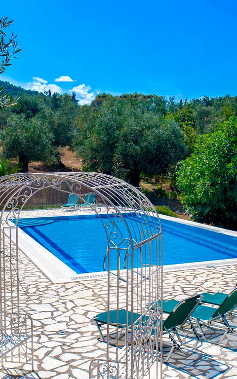 Villa Di Giovanni: Buitenshuis, zwembad