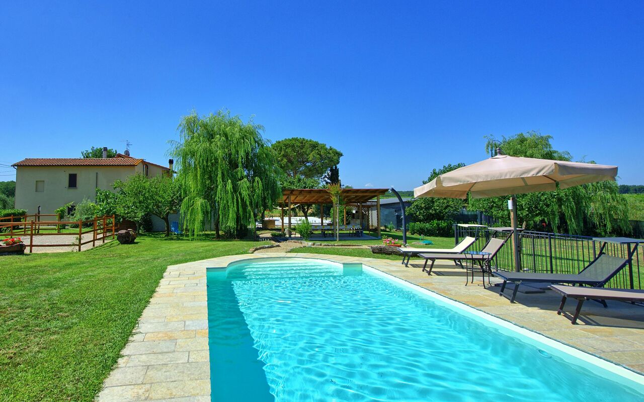 Casa Violina: Tuin, zwembad