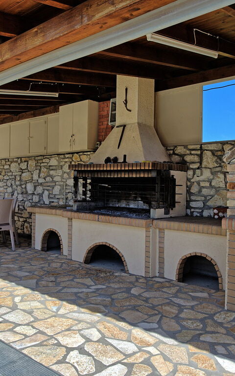 Acharavi Beach Villa: Balkon / terras / patio, Buitenshuis